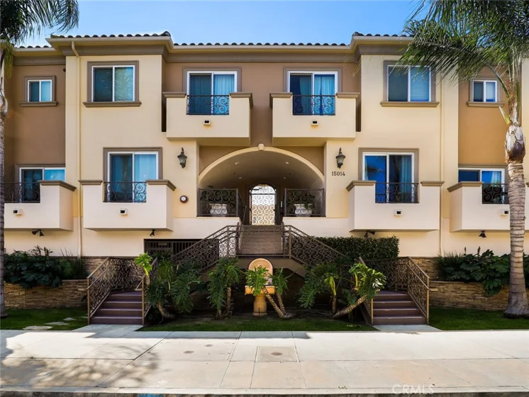 15014 Magnolia Boulevard #9 photo 1