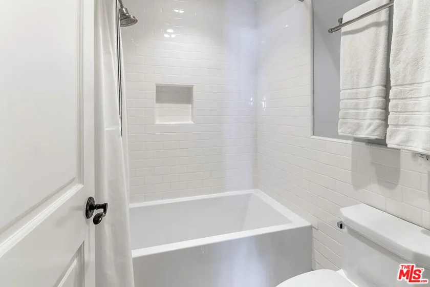906 N Doheny Drive #510 photo 26