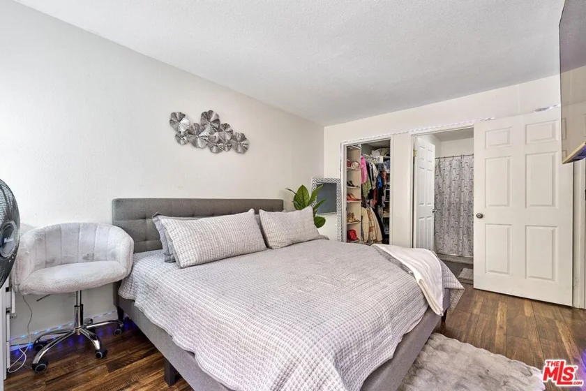 7045 Woodley Avenue #110 photo 6