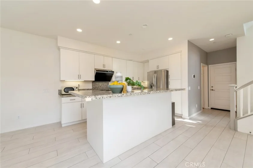 192 Finch photo 9