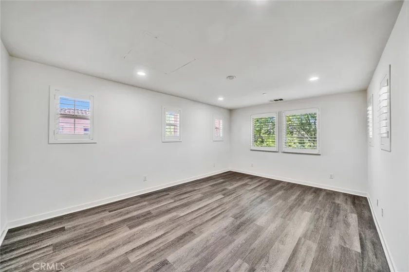 182 Finch photo 30