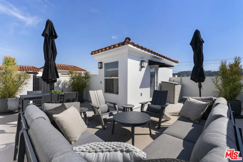 12603 Moorpark Street #306 photo 35