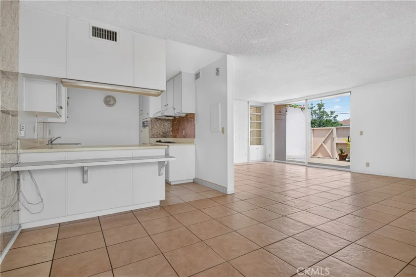 777 E Valley #136 photo 6