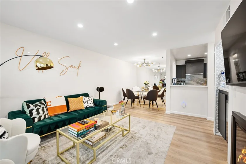 906 N Doheny Drive #318 photo 3