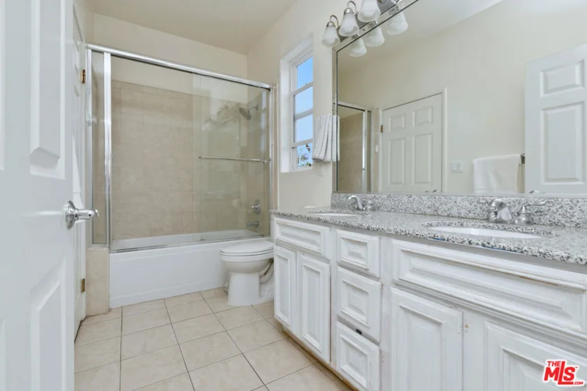 14315 Magnolia Boulevard #101 photo 27