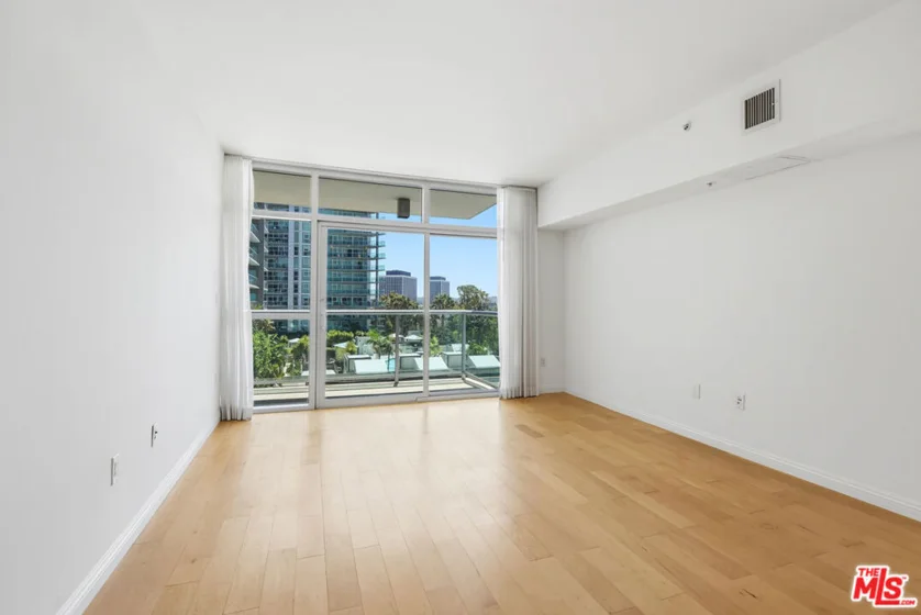 13700 Marina Pointe Drive #630 photo 11