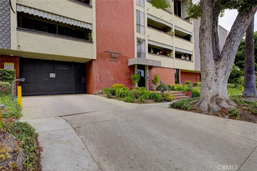 125 W Mountain Street #216 photo 31