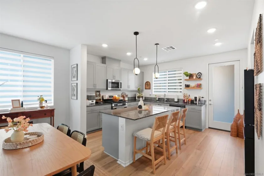 5491 Seacliff Place #108 photo 35