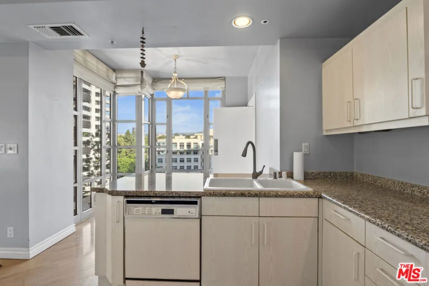 10580 Wilshire Boulevard #6NW photo 20