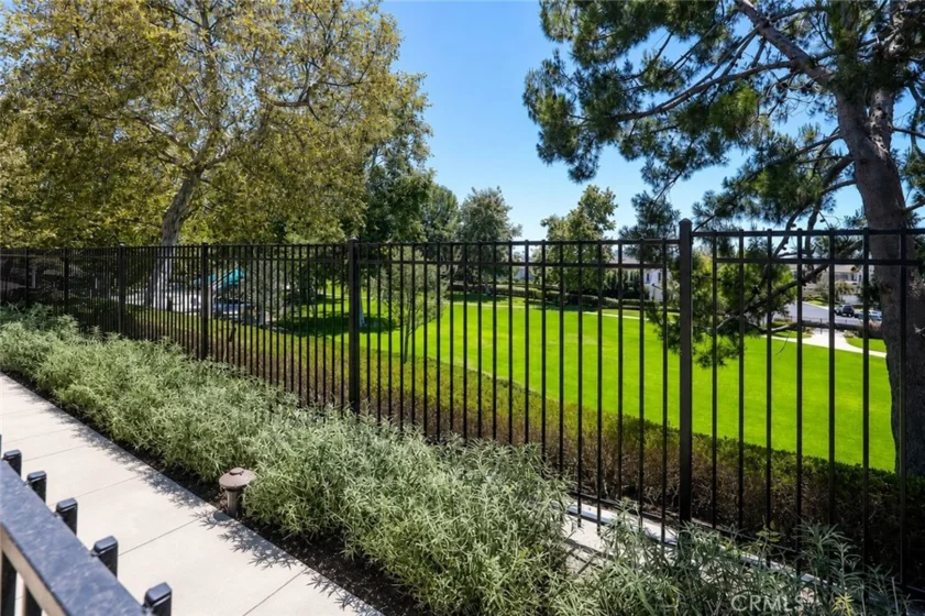8 Veneto Lane photo 19