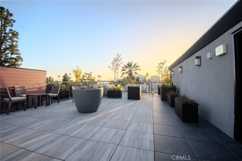 150 S Oak Knoll #202 photo 16