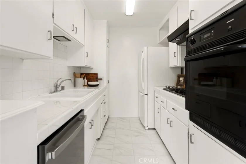 801 E 1st Street #18 photo 3