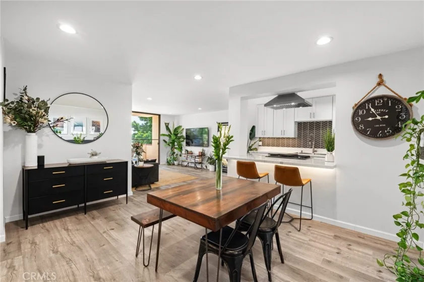 855 Victor Avenue #201 photo 1
