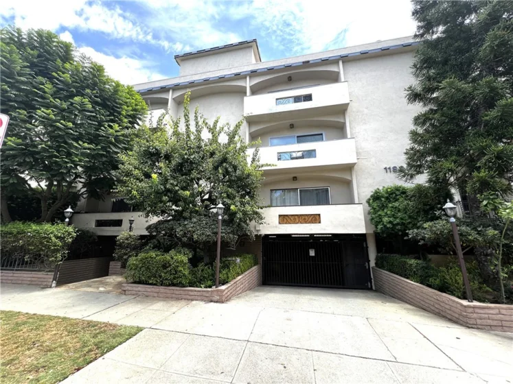 11820 Mayfield #317 photo 1