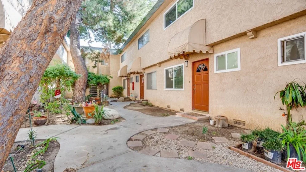 17045 Roscoe Boulevard #12 photo 1