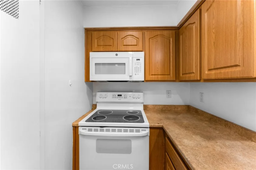 10203 Holburn photo 21