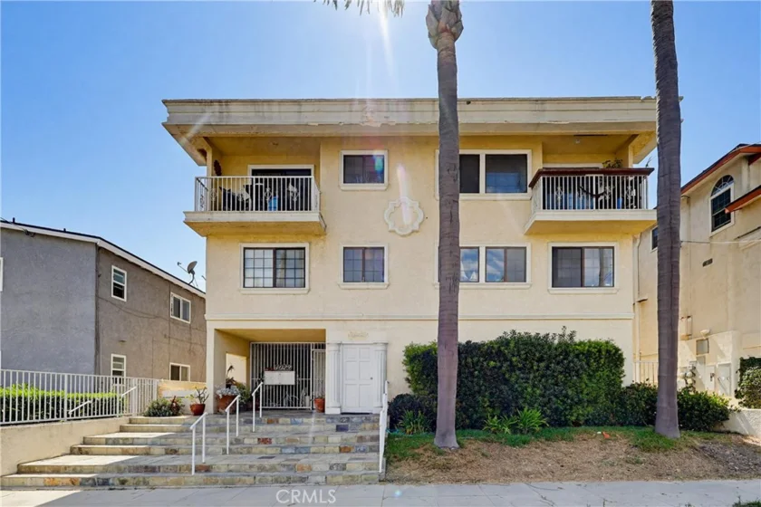 4029 S Pacific photo 1