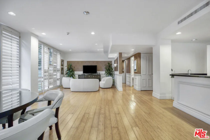 10433 Wilshire Boulevard #808 photo 32