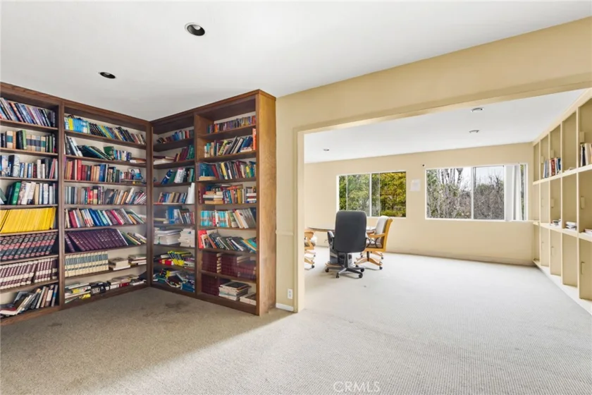 400 N Acacia Avenue #B12 photo 23