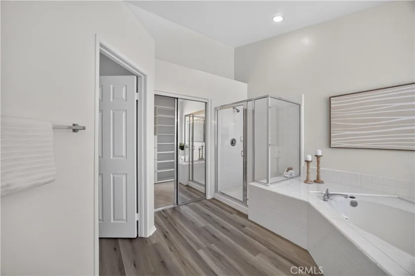 40221 Colony photo 28