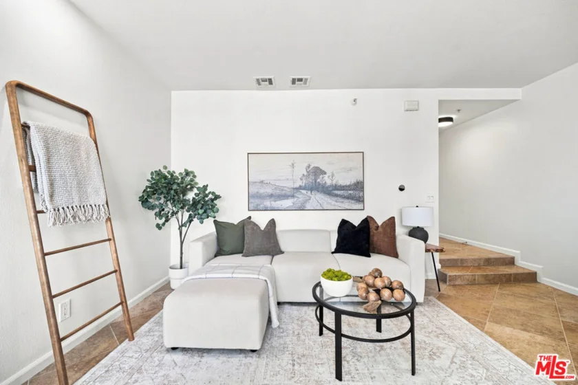 7320 Hawthorn Avenue #425 photo 3