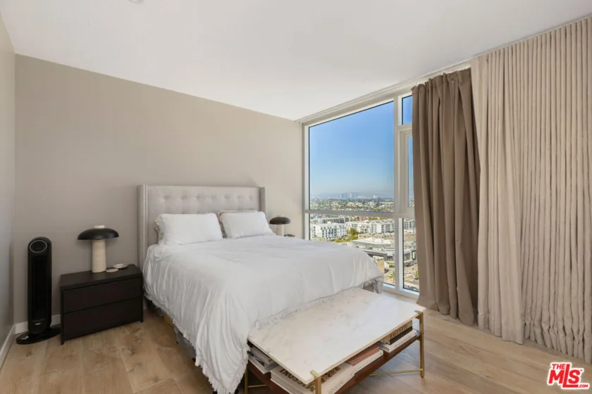 13600 Marina Pointe Drive #1906 photo 19