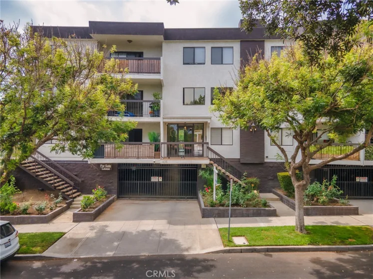 635 E Elmwood Avenue #203 photo 33