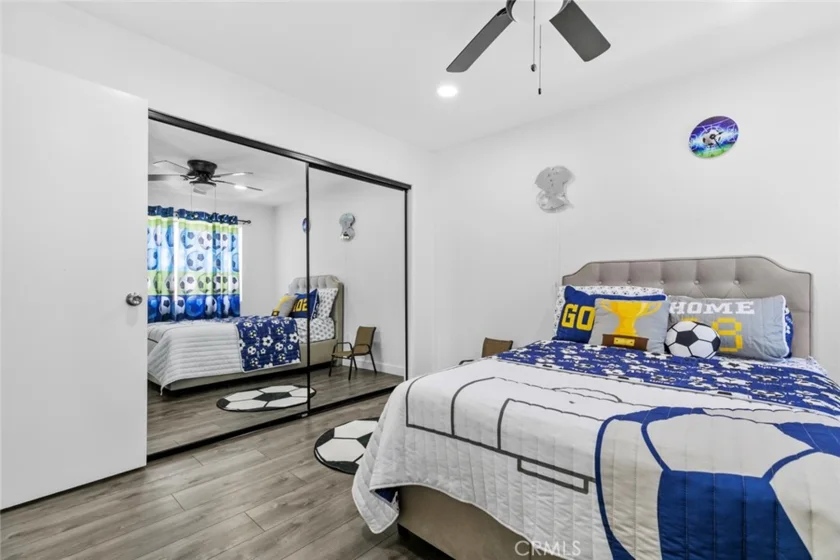 8801 Cedros Avenue #7 photo 32