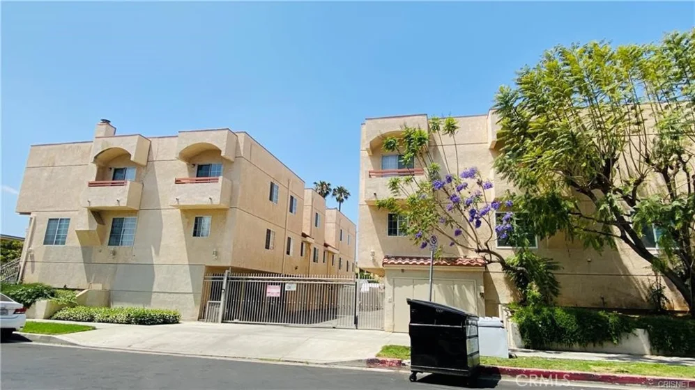 18410 Saticoy Street #1 photo 1