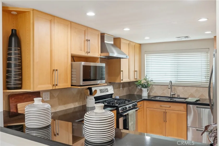 10933 Wellworth Avenue #10 photo 41