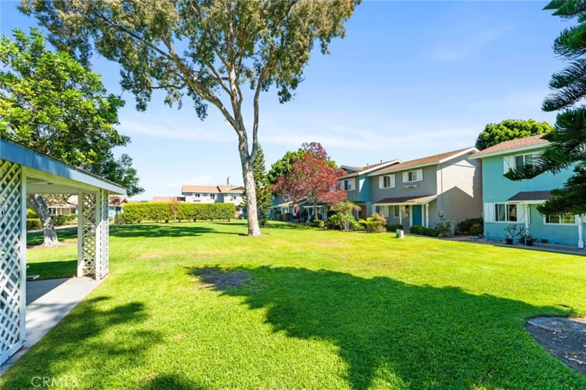 10203 Holburn photo 3