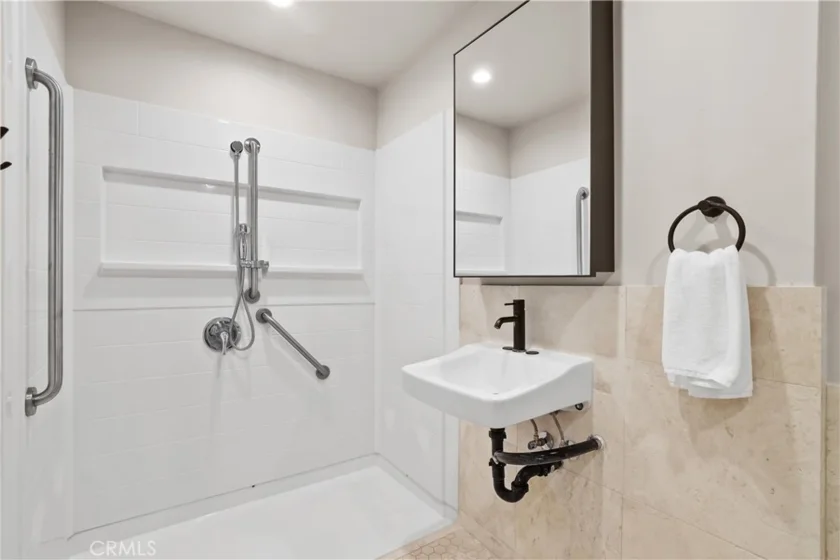366 Villa Point photo 29