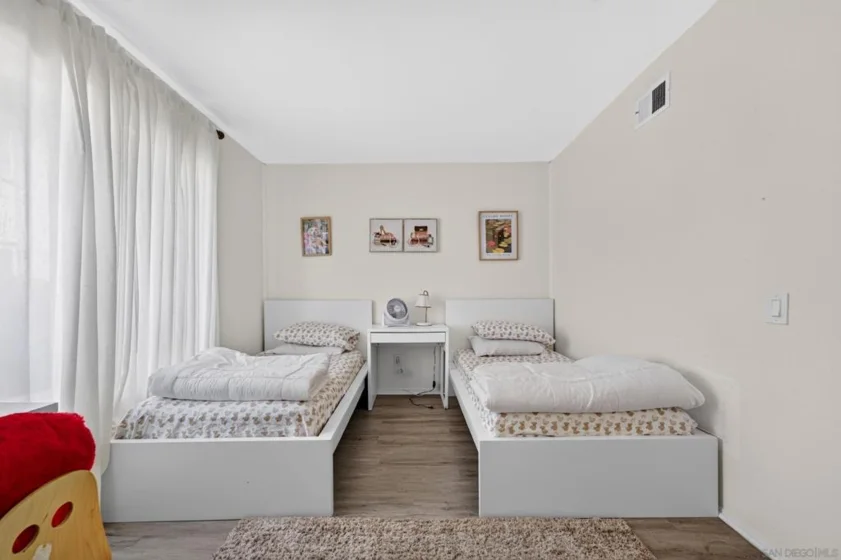 9941 Woodpark photo 16