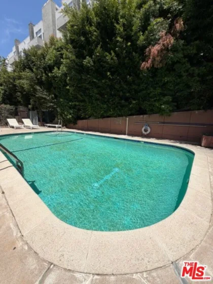 540 Kelton Avenue #402 photo 26