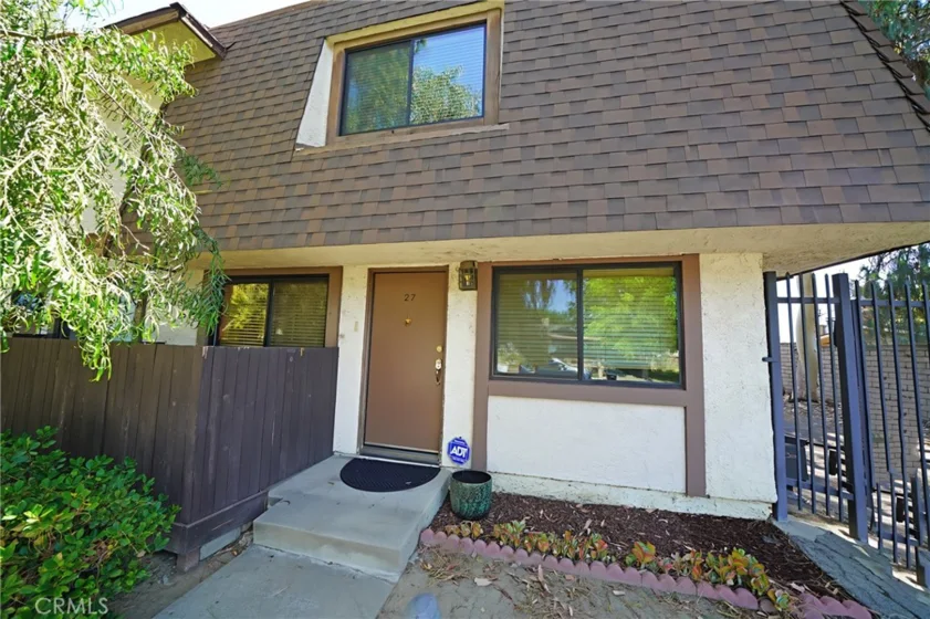 18560 Vanowen Street #27 photo 1