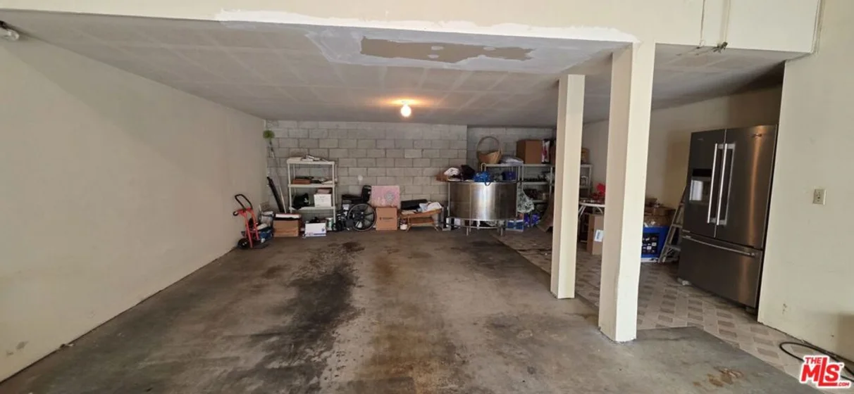 17707 Magnolia Boulevard photo 36