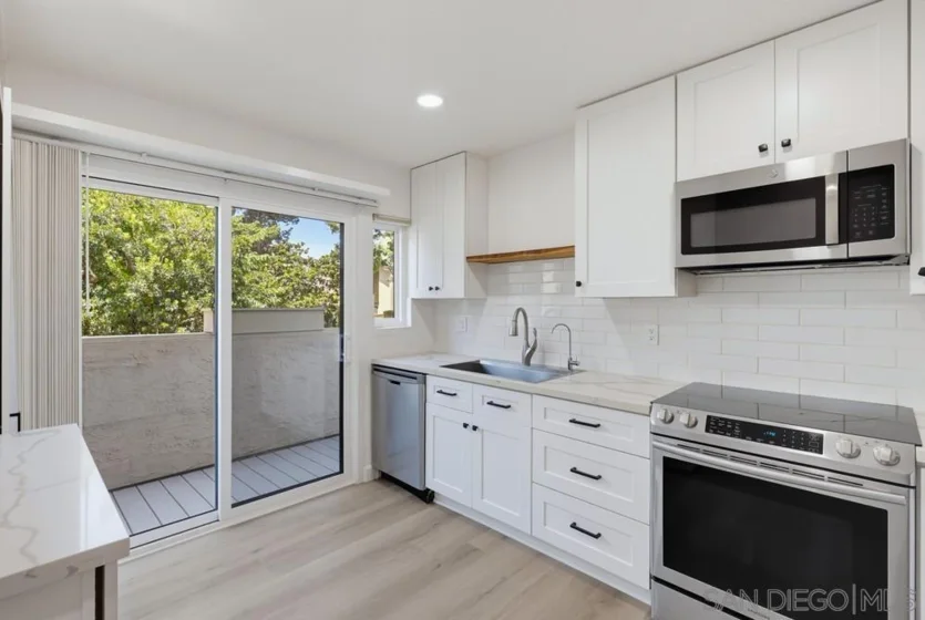3249 Caminito Eastbluff #31 photo 9