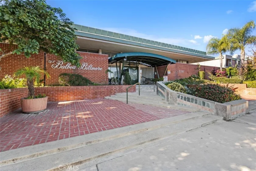 5301 Balboa Boulevard #5B photo 1