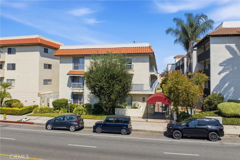 5354 Lindley Avenue #209 photo 2