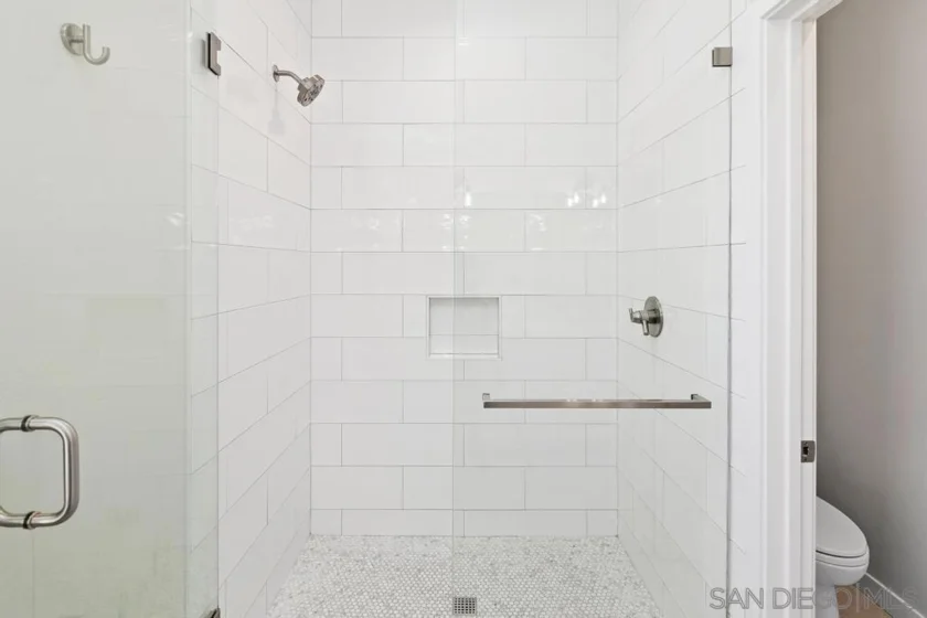 1345 Holly Avenue photo 20