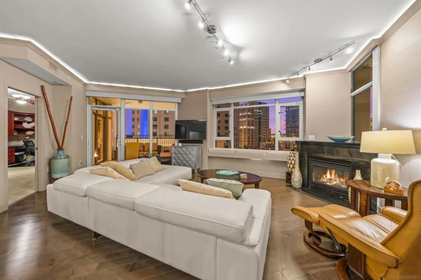 700 W Harbor Drive #805 photo 1