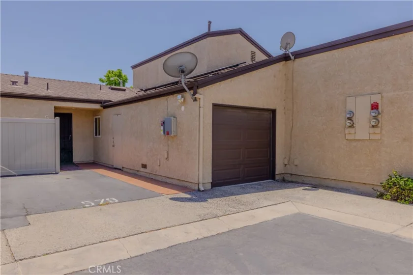 579 Parkview photo 16