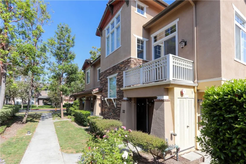 32 Garrison Loop photo 1