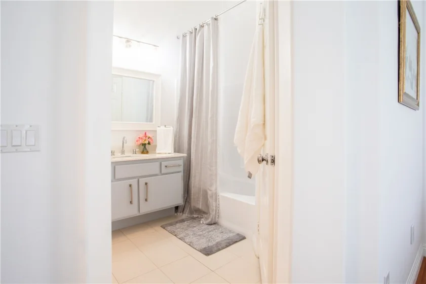 210 California Court photo 11