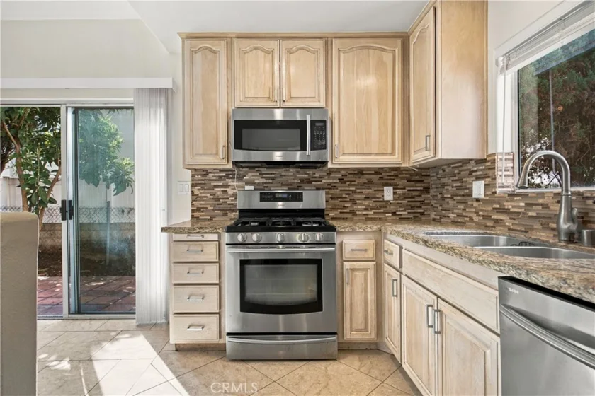 Unit C Reseda Boulevard photo 12