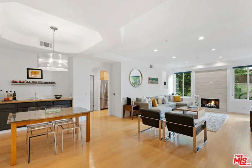 960 N Doheny Drive #101 photo 1