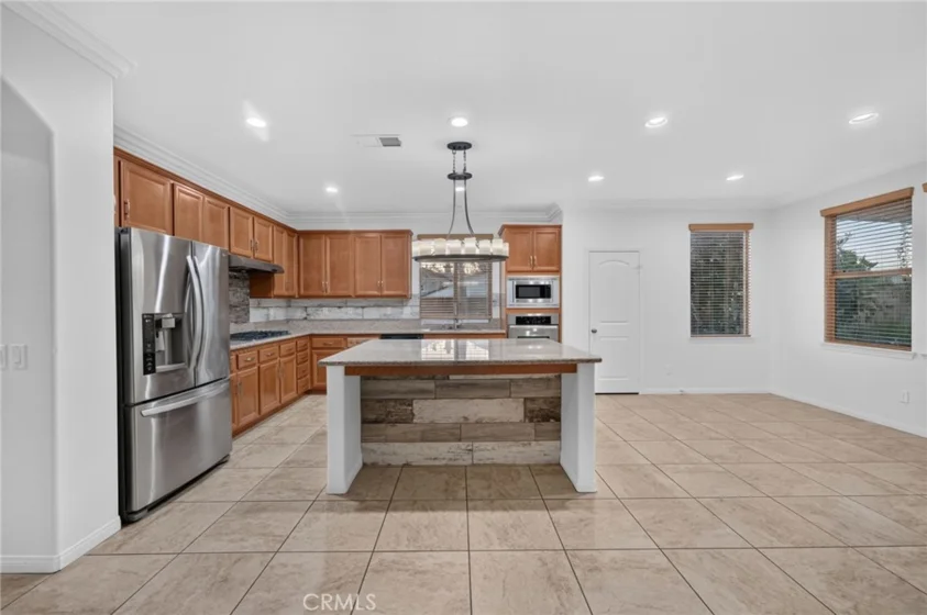 30780 Olympia Rose photo 17