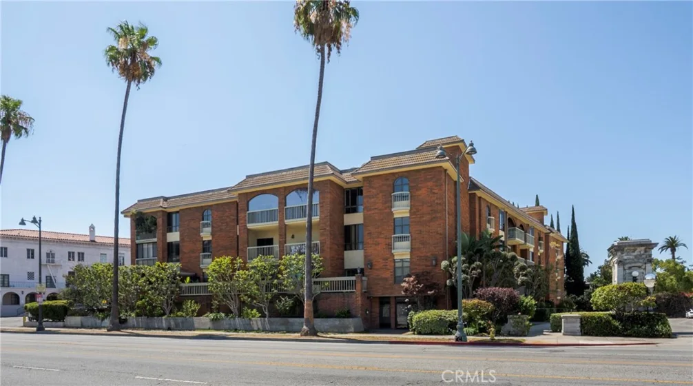 4444 Wilshire #102 photo 1