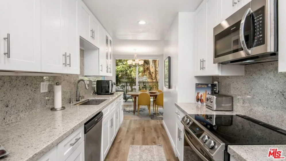 424 N Palm Drive #101 photo 16
