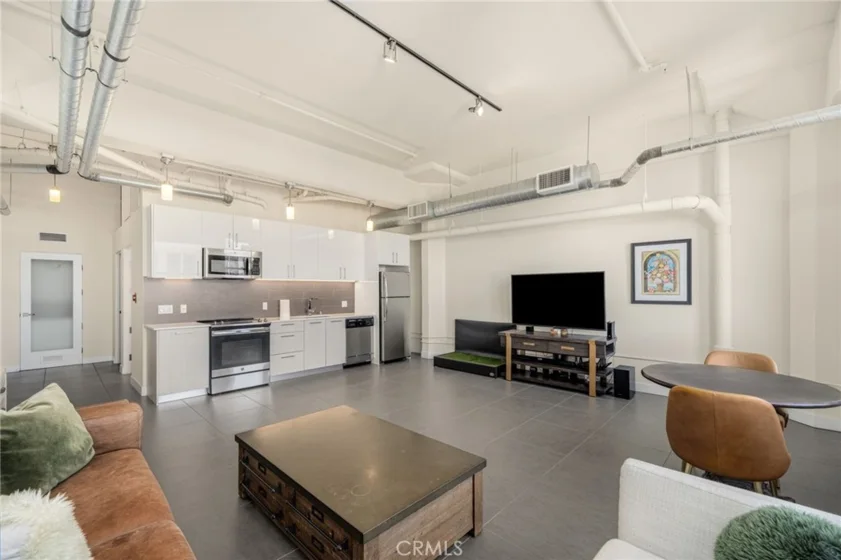 939 S Broadway #1001 photo 15